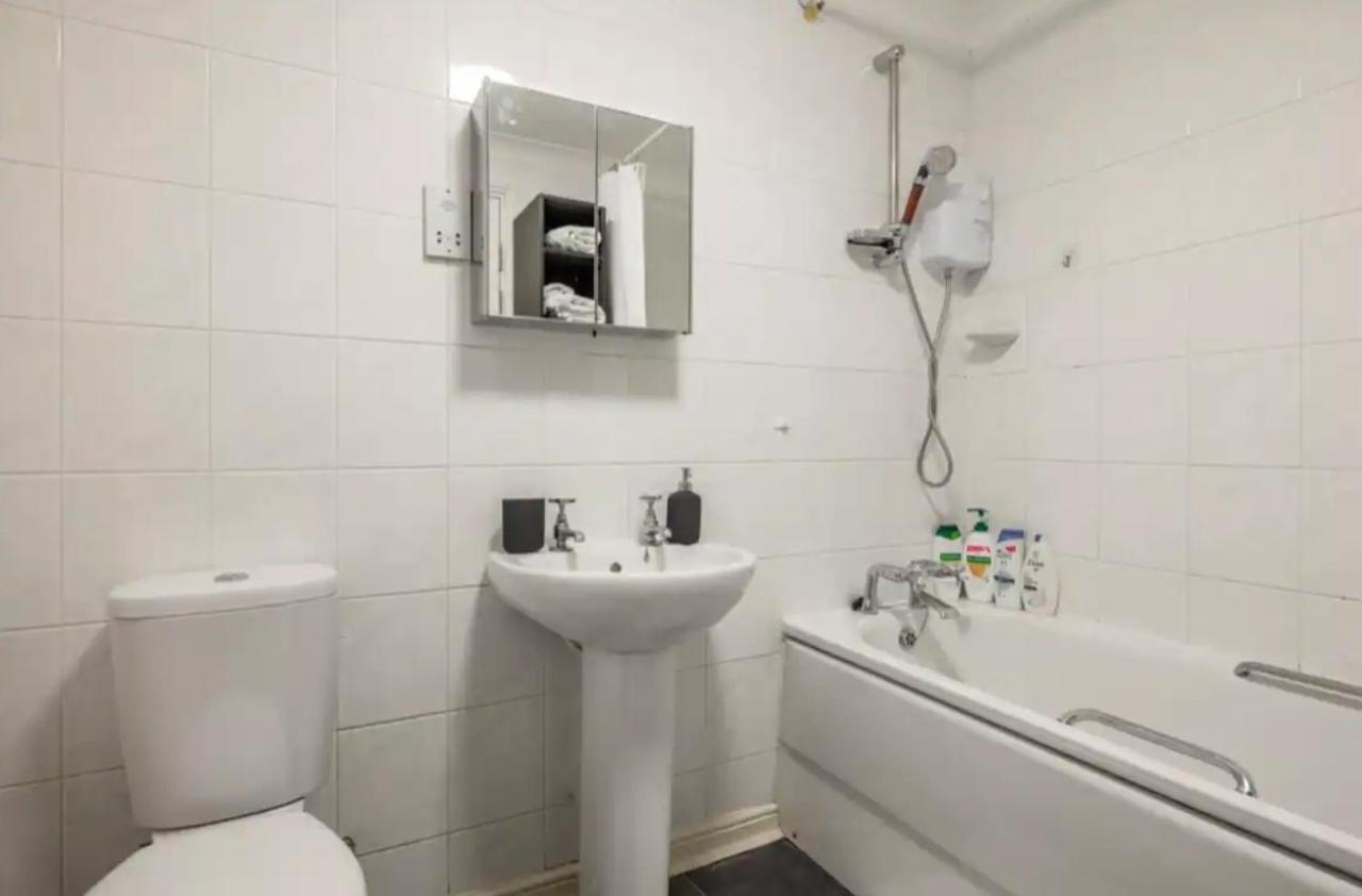 1 Bedroom Flat With Free Parking Londres Exterior foto